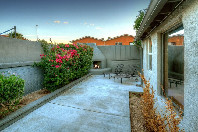 Building Photo - Luxury housing ,Close to U of A! Newly Ren...