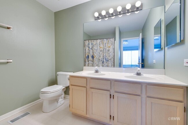 Building Photo - 1223 Summersweet Ln