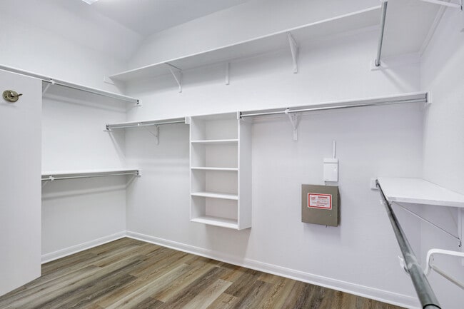 Building Photo - 26 Silverhorn Dr