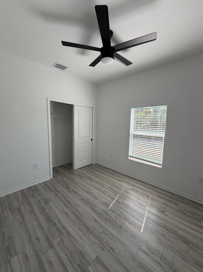 Building Photo - 1145 Edgerton Ave