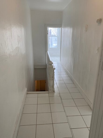 Building Photo - 121 Highland Ave