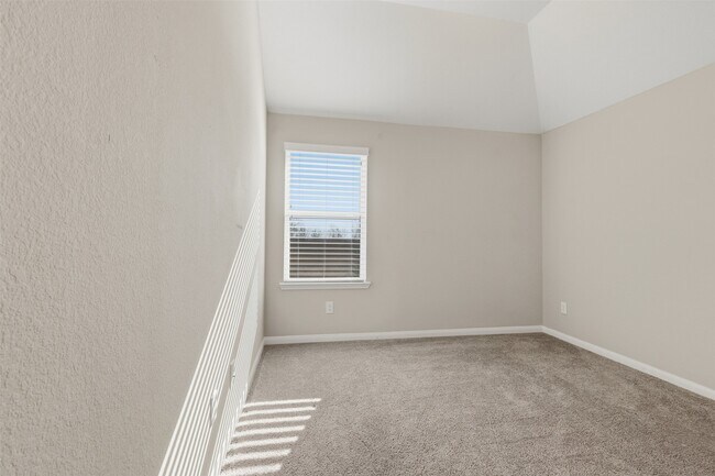 Building Photo - 2207 Silver Canyon Ln