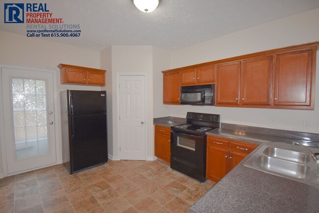 Building Photo - Beautiful 2BR/2.5 BA M'boro end unit townhome!