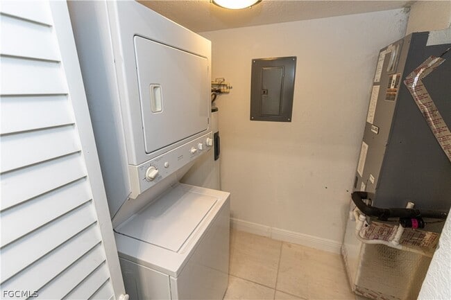 Building Photo - 6490 Aragon Way