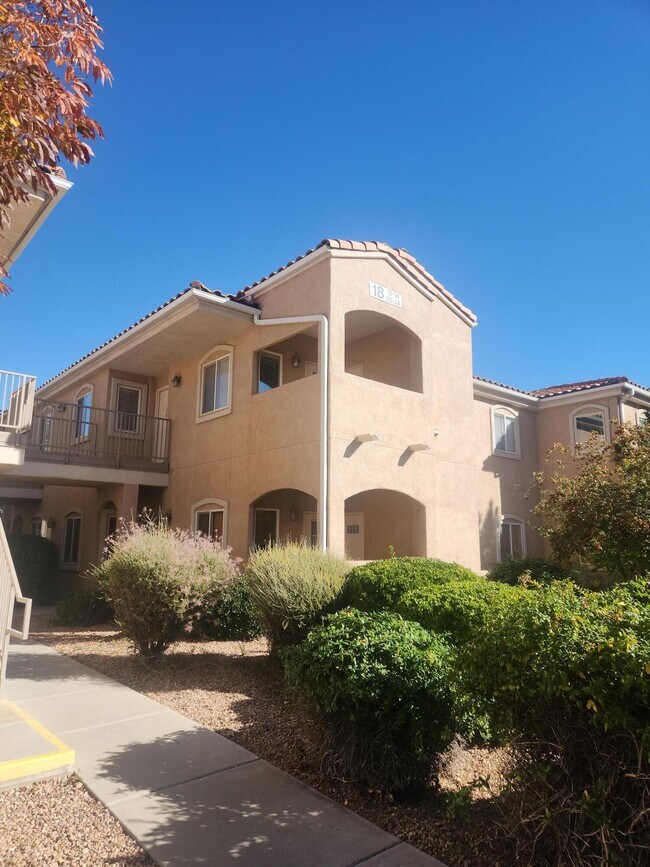 Building Photo - 6800 Vista Del Norte Dr NE