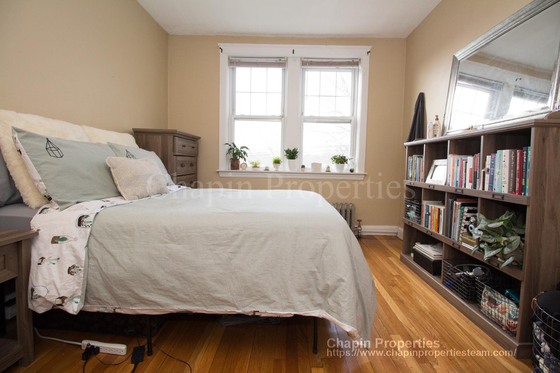 Building Photo - 187 Kent St