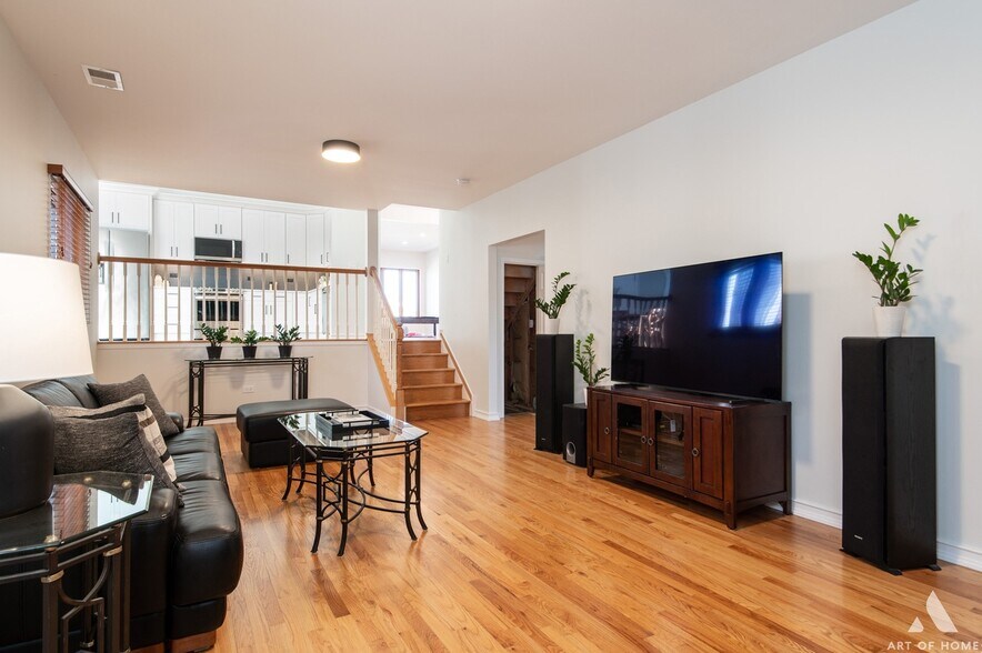 Building Photo - 6049 W 99th St