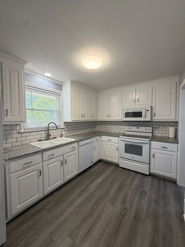 Building Photo - 2 Bed 2 Bath Home on Westover