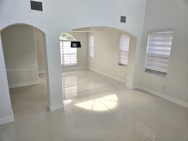 Building Photo - 3124 SW 154th Pl