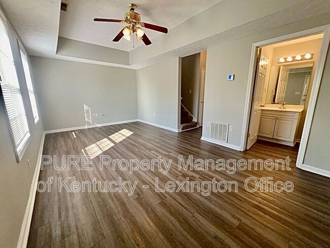 Building Photo - 2561 MacKenzie Ln