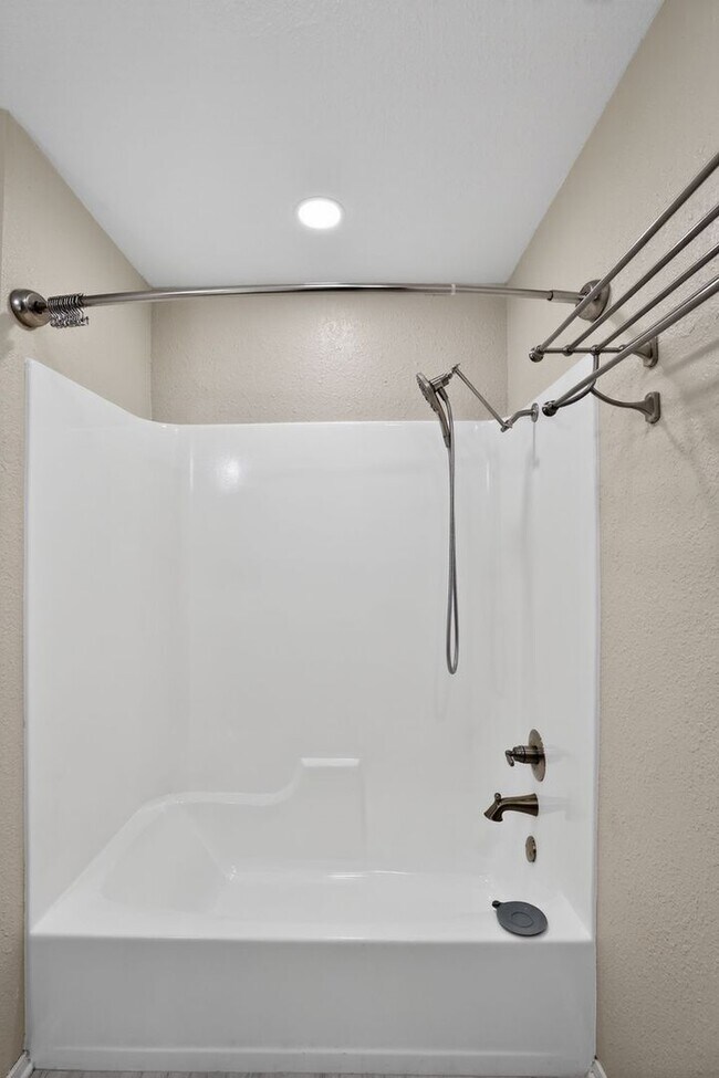 Building Photo - Spacious 3 Bedroom + Office Home with Two Living Areas – Quiet Cul-de-Sac – Available April 1