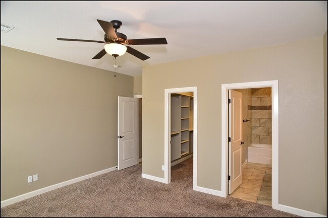 Building Photo - 3744 Loma Adriana