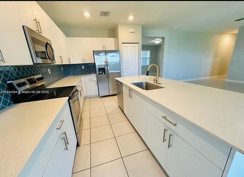Building Photo - 16740 SW 290th Ln