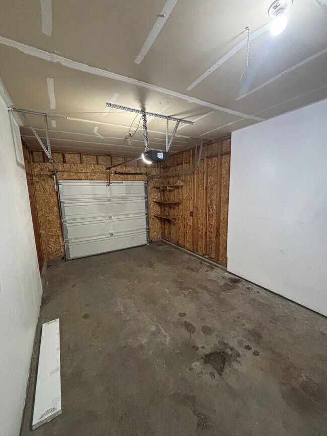 Building Photo - 211 N Lava