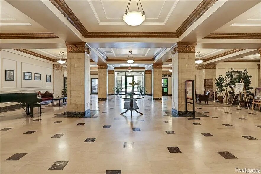 Building Photo - 15 E Kirby St