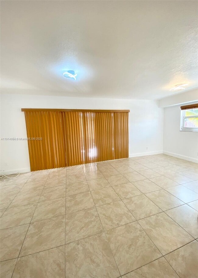 Building Photo - 6568 SW 41st Pl