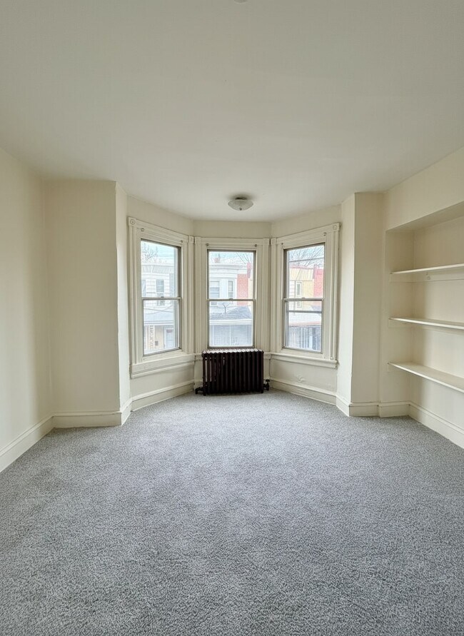 Building Photo - 630 E Thayer St