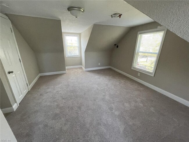 Building Photo - 984 Wolcott Ave