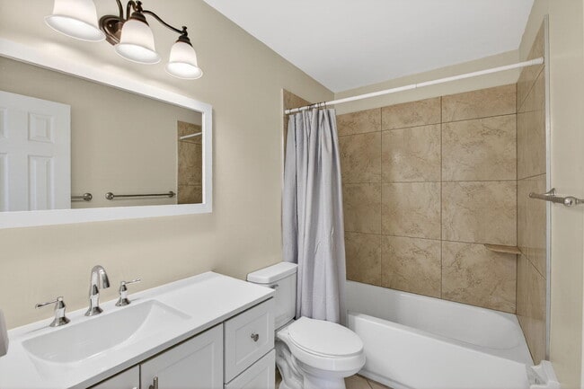 Building Photo - 8695 SE Hobe Ridge Ave