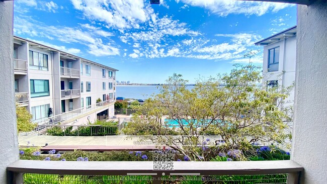 Primary Photo - Bright Water Views Studio at the Watergate...