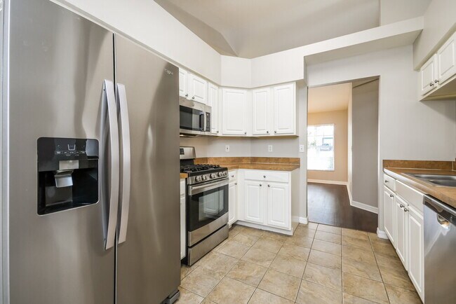 Building Photo - 15443 Margaux Dr