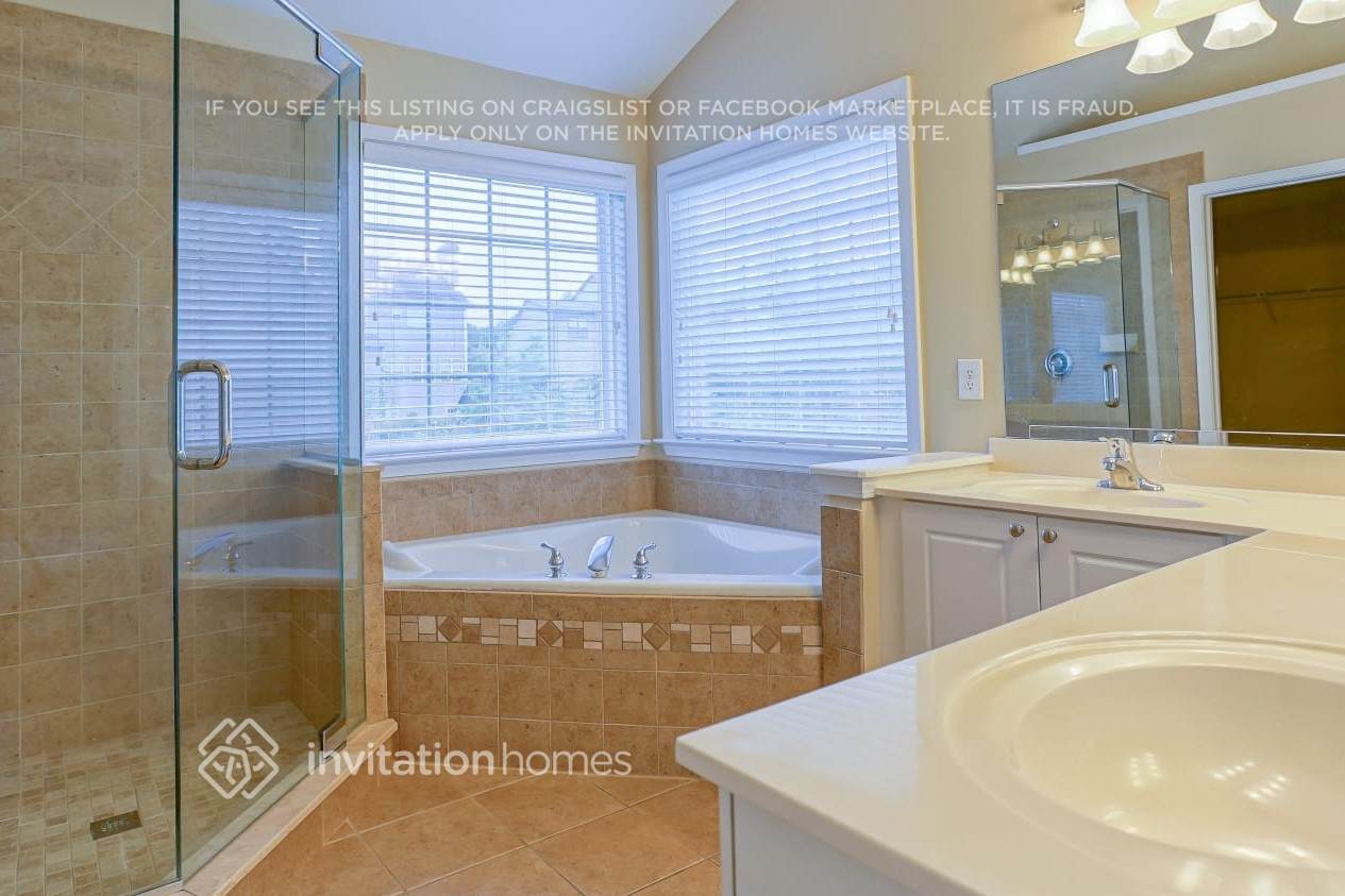 Building Photo - 940 Island Bluff Ln