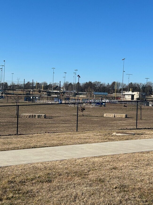 Building Photo - 1736 E Decarsky Ct