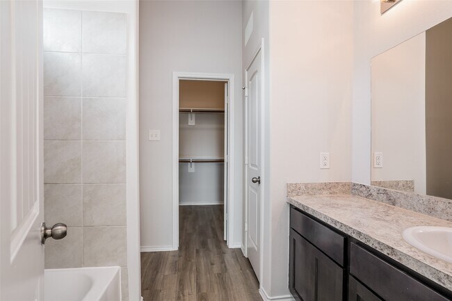 Building Photo - 4823 Sweet Chestnut Ln