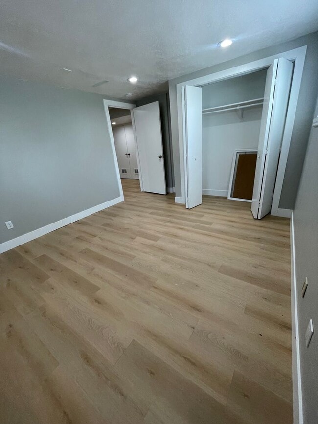 Building Photo - Spacious 5 Bedroom House in Salt Lake