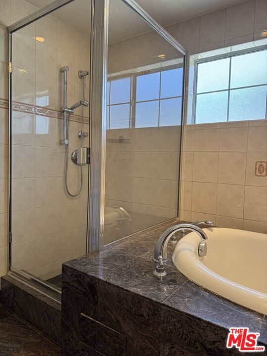 Building Photo - 5412 Hazeltine Ave