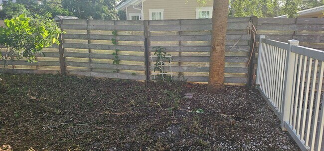 Building Photo - Indian Beach Park Duplex - walk to Ringlin...