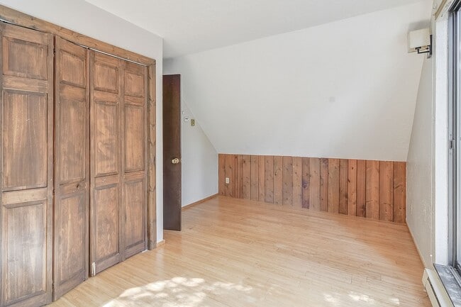 Building Photo - Cabin in the woods!  Fenced Yard!  Year le...