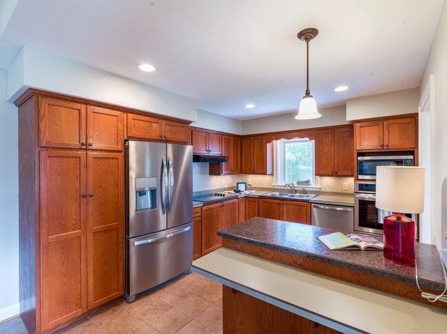 Building Photo - 2616 Greenport Dr