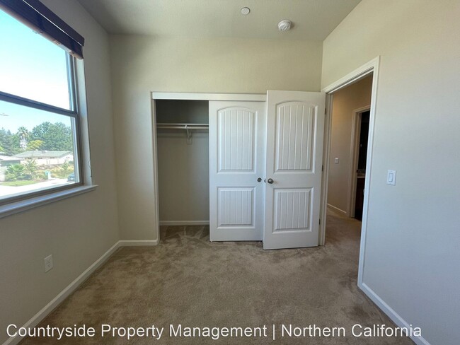 Building Photo - 4 br, 2.5 bath House - 3212 Vintage Drive