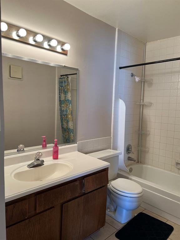 Building Photo - 2814 S Bartell Dr
