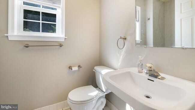 Building Photo - 24 Duttonview Dr