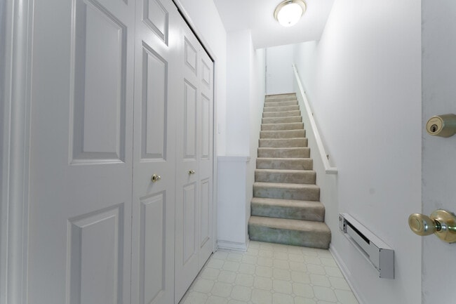 Building Photo - 2889 Barclay Wy