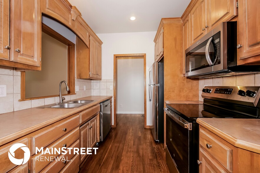 Building Photo - 1411 Russell Road