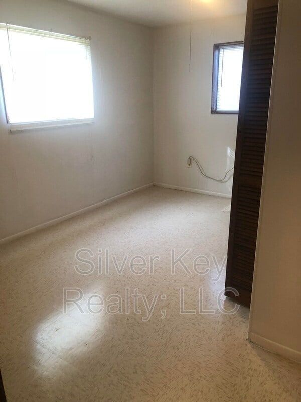 Building Photo - 194 Setterberg Rd