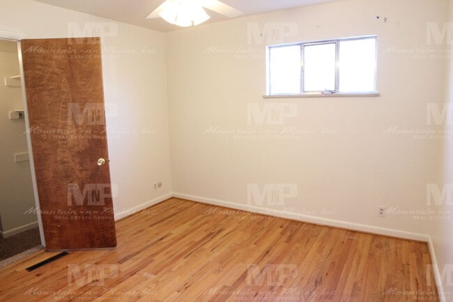 Building Photo - 1215 Lynnwood Dr