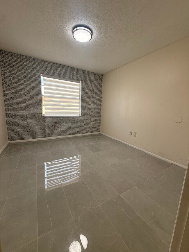 Building Photo - 7210 Manhattan Dr