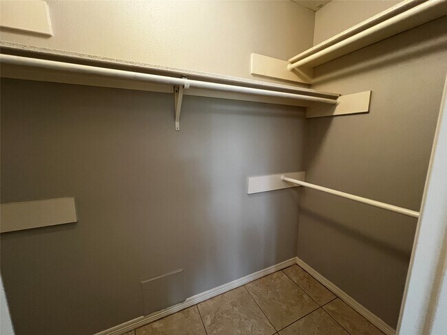 Building Photo - 18531 Lippizaner Dr