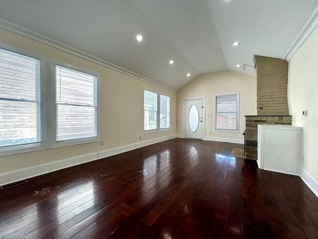 Building Photo - 202 Maurice St