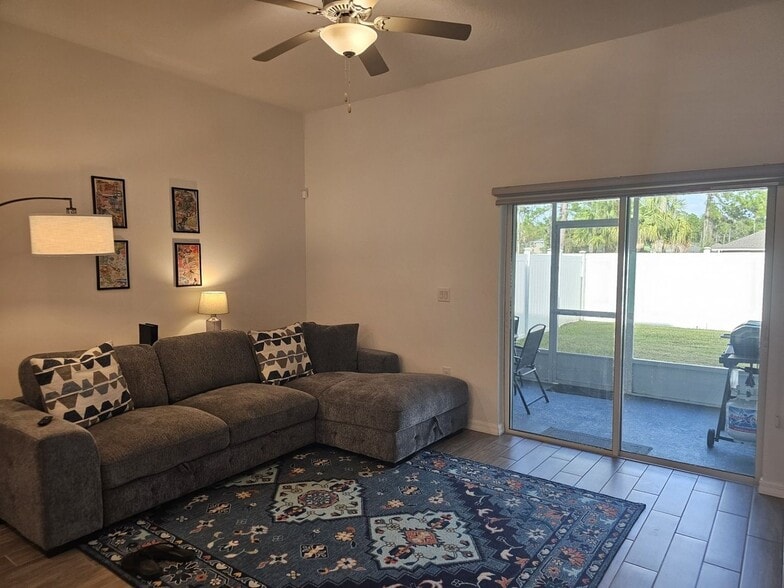 Building Photo - 8 Serenade Pl