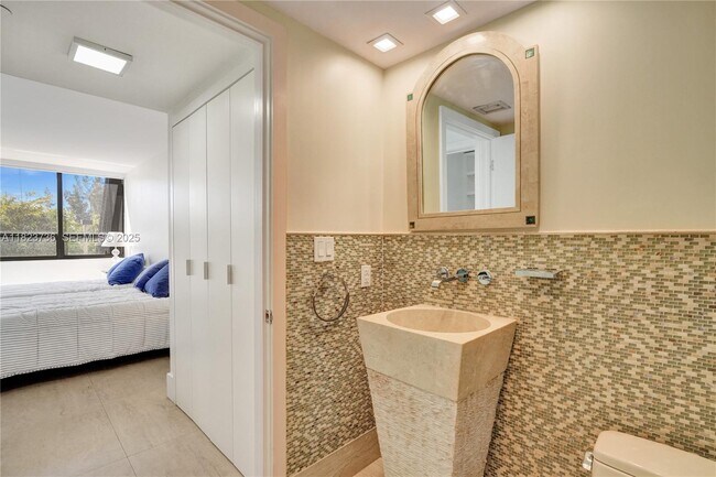 Building Photo - 11113 Biscayne Blvd