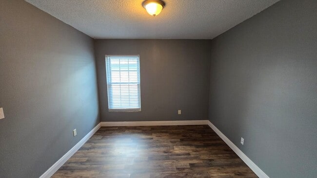 Building Photo - One Story Home in Royal Ridge, Davenport