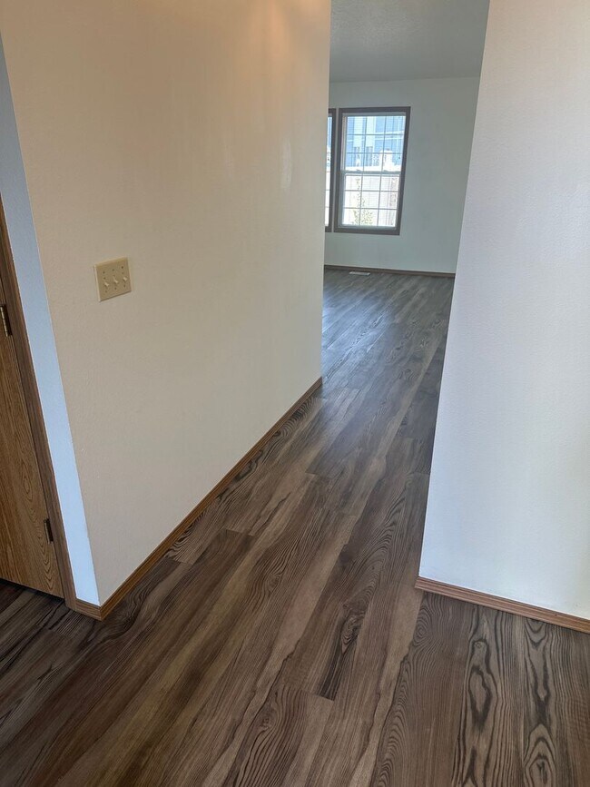 Building Photo - Tranquil & delightful 3-bedroom, 2-bathroo...