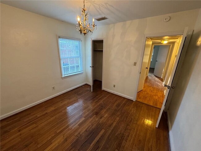 Building Photo - 35 E Chadwick Dr