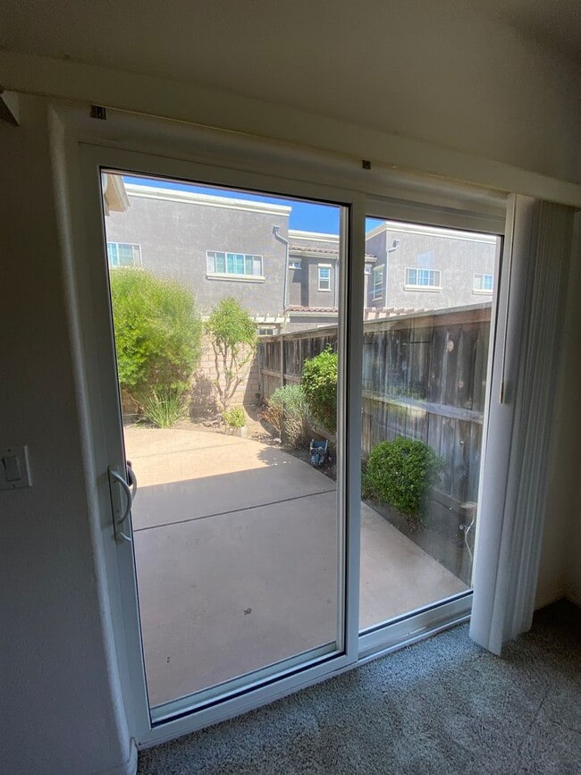 Building Photo - Beautiful Somerset Single Story Townhome N...