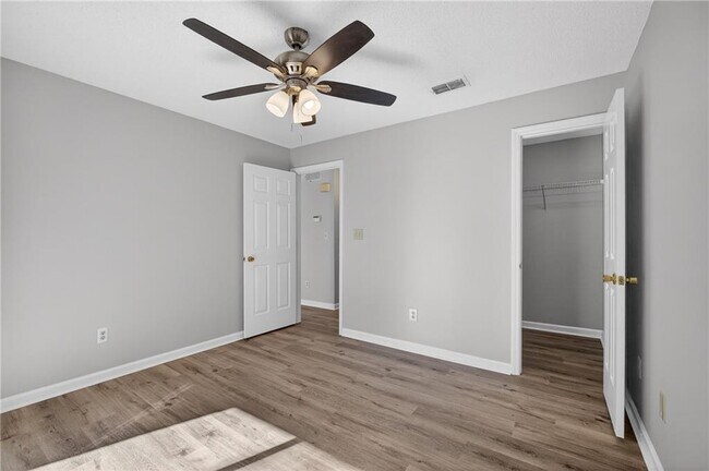 Building Photo - 423 Granville Ct